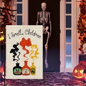 HOCUS POCUS~ I Smell Children Garden Flag, NWT